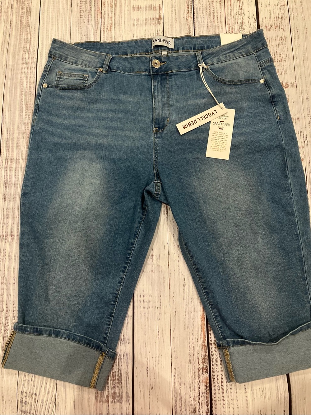 NWT Sandpiper Women's Blue Denim Capris (20W)